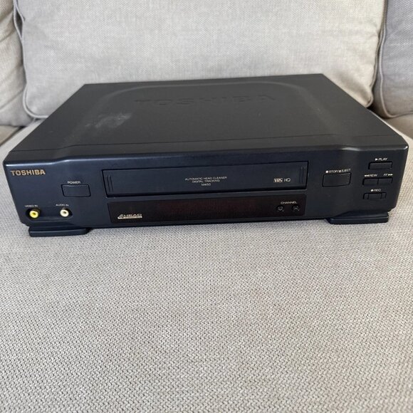 Toshiba M450 VCR. 4 Head Hi-Speed Rewind VHS Player. Tested & Working. - Picture 1 of 12